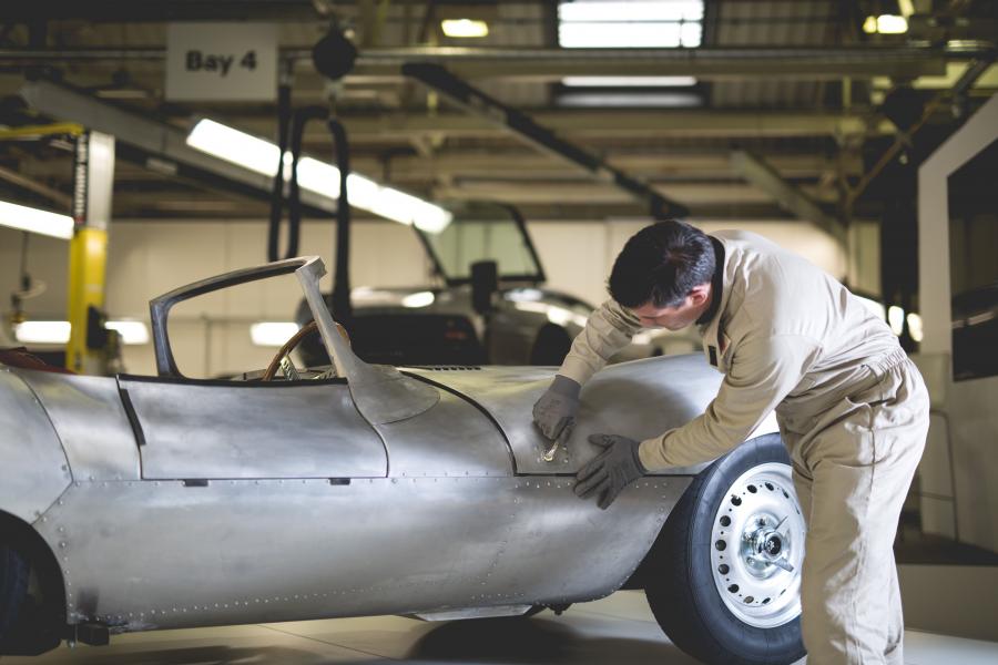 Детали экстерьера Jaguar XKSS Continuation 2016 года  (фото 21 из 28)